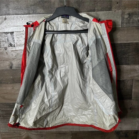 SOLD Patagonia Womens Rain Jacket Medium - Picture 3 of 4